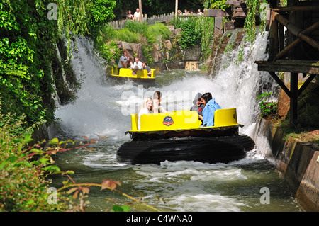 "Congo River Rapids ride' au parc à thème Alton Towers, Alton, Staffordshire, Angleterre, Royaume-Uni Banque D'Images