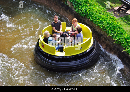 "Congo River Rapids ride' au parc à thème Alton Towers, Alton, Staffordshire, Angleterre, Royaume-Uni Banque D'Images