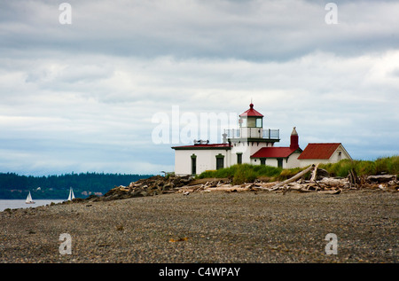 Le point Ouest Lumière, également connu sous le nom de Discovery Park phare, est un 23 pieds de haut phare à Seattle, Washington, USA. Banque D'Images