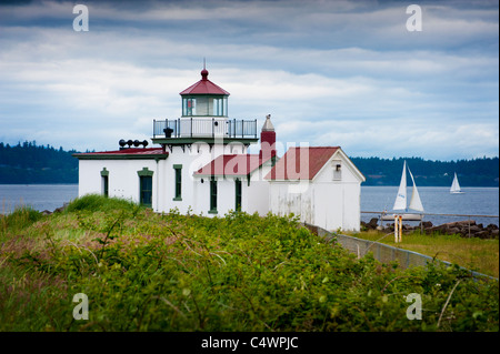 Le point Ouest Lumière, également connu sous le nom de Discovery Park phare, est un 23 pieds de haut phare à Seattle, Washington, USA. Banque D'Images