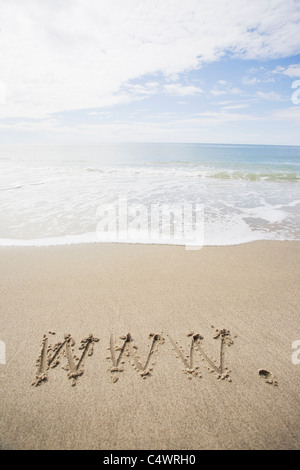 USA, Massachusetts, WWW dessiné sur une plage de sable Banque D'Images