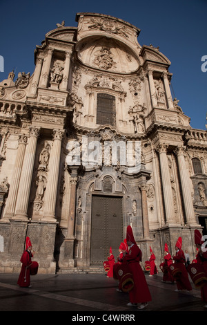 Célébrations de Pâques à l'extérieur de la cathédrale de Murcie, Espagne Banque D'Images