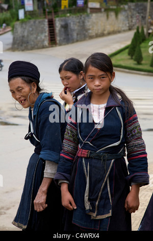 Les femmes de la minorité ethnique hmong noir Personnes à Sapa, Vietnam Banque D'Images