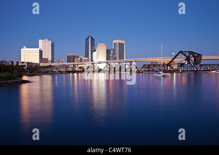 USA,Floride,Jacksonville,City skyline at Dusk Banque D'Images