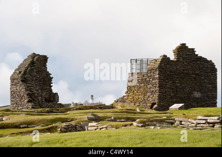 Jarlshof et préhistoriques colonisation scandinave' Établissement"Sumburgh avec Phare en arrière-plan l'Europe Royaume-uni Ecosse Shetland Banque D'Images