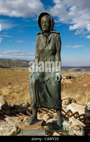 Statue de la femme aux pieds nus (Bald Voet Frou) près de Klip Retief, Free State, Afrique du Sud Banque D'Images