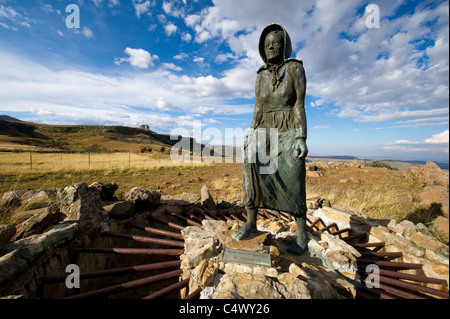 Statue de la femme aux pieds nus (Bald Voet Frou) près de Klip Retief, Free State, Afrique du Sud Banque D'Images