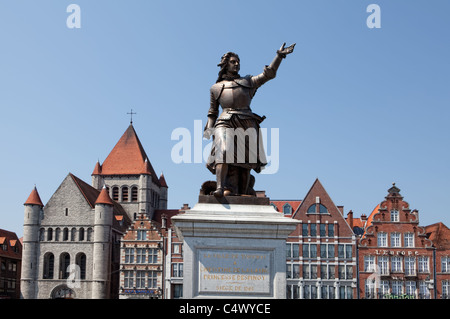 La statue de Christine de Lalaing, Eglise Saint Quentin curch, Grand Place de Tournai, province de Hainaut, Wallonie, Belgique, Europe Banque D'Images