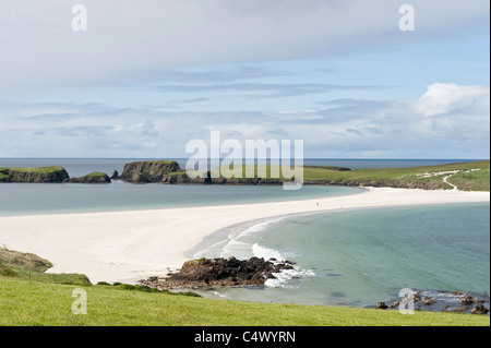 500m de long tombolo relie St Ninian's Isle avec mainland Shetland Ecosse Archipel subarctique UK Europe Banque D'Images