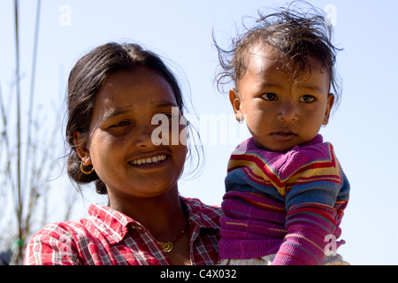 Jeune fille népalaise et sa mère, Bandipur, Région de l'Ouest, le Népal Banque D'Images