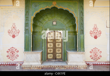 Porte Verte dans Pitam Niwas Chowk, City Palace, Jaipur, Rajasthan, Inde Banque D'Images