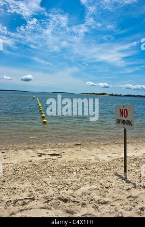 Aucun signe de natation à la plage à Shelter Island Banque D'Images