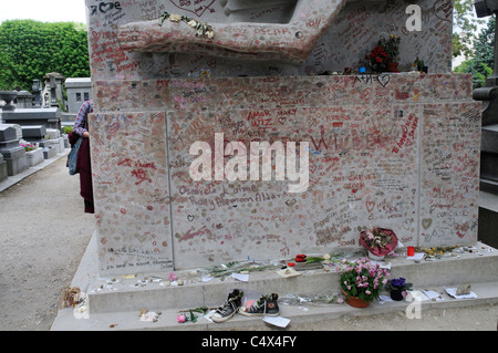 La tombe d'Oscar Wilde au cimetière du Père-Lachaise à Paris Banque D'Images