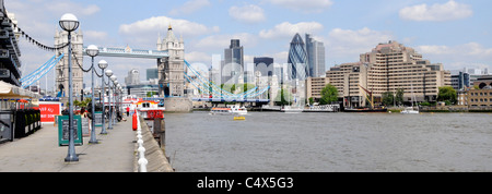 Butler's Wharf, promenade au bord de la rivière Tower Bridge River Thames & City Des gratte-ciel de Londres avec Gherkin Guoman Tower Hotel & St Katharine Pier Angleterre Royaume-Uni Banque D'Images