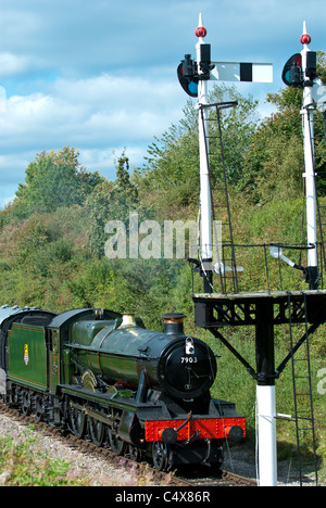 Moteur à vapeur, 7903 Foremarke Hall sur la ligne près de GWR Toddington Gloucestershire, Angleterre, Royaume-Uni Banque D'Images