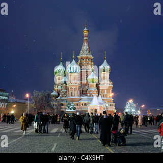 La Cathédrale de Saint Basil dans la nuit, la place Rouge, Moscou, Russie Banque D'Images