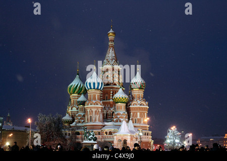 La Cathédrale de Saint Basil dans la nuit, la place Rouge, Moscou, Russie Banque D'Images