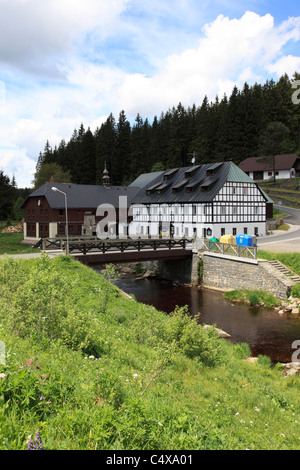 Ancien moulin à scie building,'Bienertsäge', rivière Vydra, à Modrava, République tchèque, forêt de Bohême, l'Europe.Photo de Willy Matheisl Banque D'Images