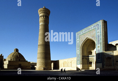 Le Minaret Kalon est une des caractéristiques de la notion de Boukhara Banque D'Images