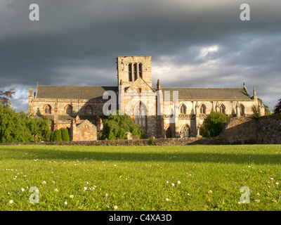 St Mary's Collegiate Church dans la ville historique de Haddington, East Lothian, Écosse River Tyne dusk light John Knox Banque D'Images