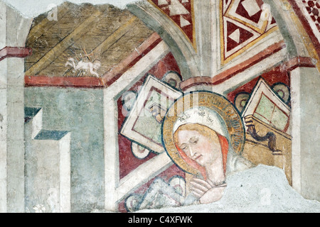 Détail d'une fresque représentant l'Annonciation. Église de San Marco à Sutri, Italie centrale. Banque D'Images