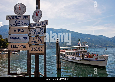 Jetty à Ascona - Tessin pour des excursions en bateau sur le Lac Majeur Banque D'Images