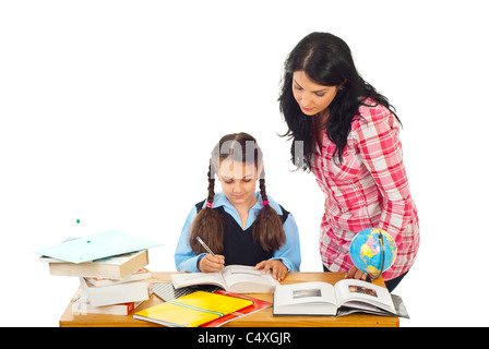 Aide aux devoirs maman fille isolé sur fond blanc Banque D'Images