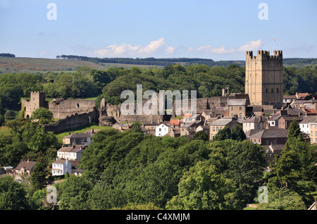 Château de Richmond et les remparts, North Yorkshire, England, UK Banque D'Images