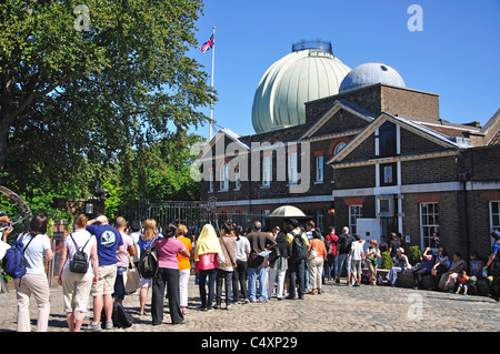 Foule d'attente afin de voir Ligne Méridienne, Obesrvatory Royal, Greenwich, quartier de Greenwich, Greater London, Angleterre, Royaume-Uni Banque D'Images