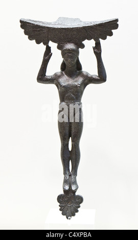 Statuette en bronze d'une athlète féminine spartiate portant un diazoma (ceinture) et de chaussons. Au début du 5e c. BC lekane poignée. Banque D'Images