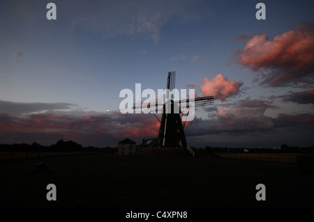 Windmühle Haaren (Gemeinde Waldfeucht) bei Sonnenuntergang. Banque D'Images