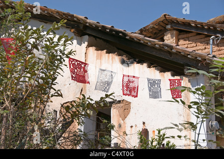 Décoration pend un picado ailleurs que dans une résidence de charme à San Sebastian del Oeste à Jalisco, Mexique. Banque D'Images