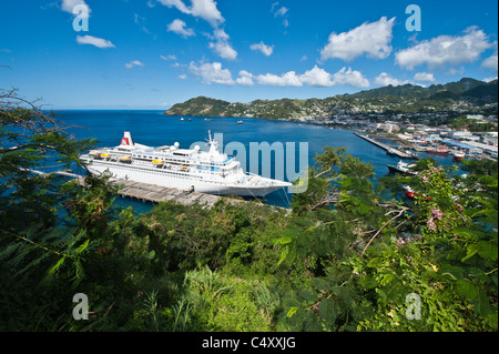 Boudicca, Fred Olsen Cruise Lines, port de Kingstown, Saint Vincent et les Grenadines. Banque D'Images