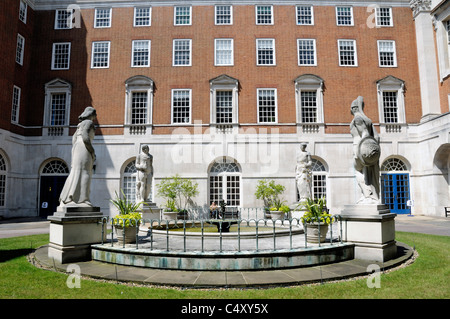 L'Association médicale britannique BMA cour jardin Bloomsbury Londres Angleterre Royaume-uni Banque D'Images