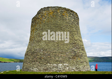 Broch de Mousa, ca 100 BC, le plus beau bâtiment préhistorique en Europe. Mousa, Shetland, Écosse Banque D'Images