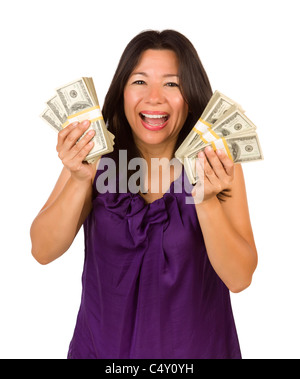 Heureux couple multiethnique des centaines de dollars isolé sur un fond blanc. Banque D'Images