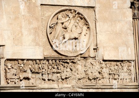 Italie, Rome, arche de Constantin, frise bas relief Banque D'Images