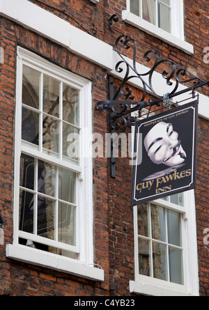 Guy Fawkes Inn sign High Petergate Ville de York Yorkshire Angleterre UK GB EU Europe Banque D'Images