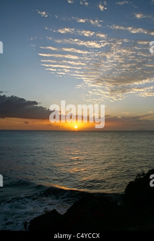 Vue du coucher de soleil à partir de El Faro Park et le phare de Punta Higuero dans Rincon Puerto Rico Banque D'Images
