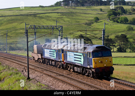 Direct Rail Service 57007 et 57003 DRS train transportant le réservoir de combustible nucléaire usé à Shap, Cumbria, Royaume-Uni Banque D'Images