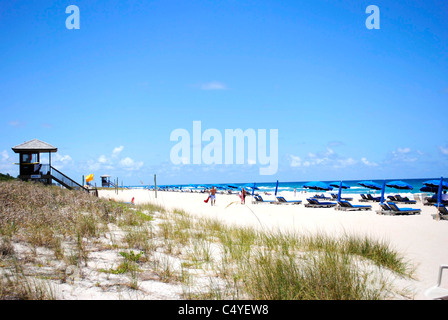 Les touristes sur Delray Beach en Floride Banque D'Images