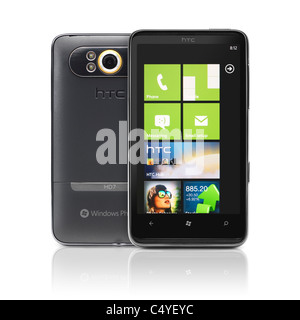 7 Windows Phone. Smartphone HTC HD7. Deux téléphones vues avant et arrière isolé sur fond blanc. Photo de haute qualité. Banque D'Images