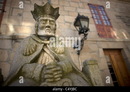 Une statue du roi Alfonso IX s'affiche dans la ville de Sarria, sur le Chemin de Saint-Jacques façon, province de Lugo, Galice, Espagne Banque D'Images