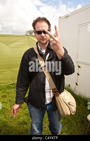 Photographe Jonathan Proctor à pied d'œuvre au festival de Glastonbury 2011 Banque D'Images