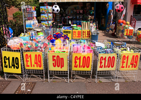 Magasin de fournitures de plage typique dans la ville balnéaire de Minehead Somerset Banque D'Images