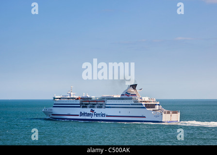 Brittany Ferries car ferry transmanche, mi Manche, Angleterre Royaume-uni Banque D'Images