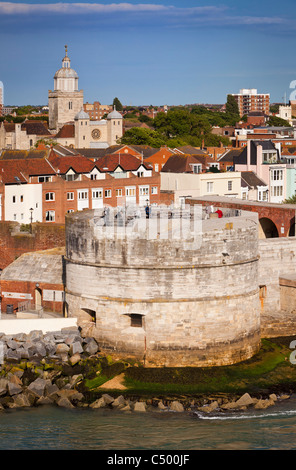 La Tour Ronde, partie de Portsmouth remparts à l'entrée du port Portsmouth Hampshire England UK Banque D'Images