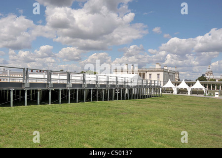 La plate-forme surélevée jambes sous l'arène principale avec le Royal Naval College de l'arrière-plan. Equestrian test event pour Londres Banque D'Images