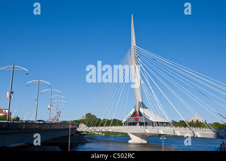 Le pont Esplanade Riel est photographié à Winnipeg Banque D'Images