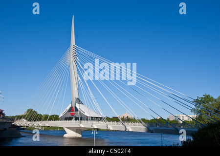 Le pont Esplanade Riel est photographié à Winnipeg Banque D'Images